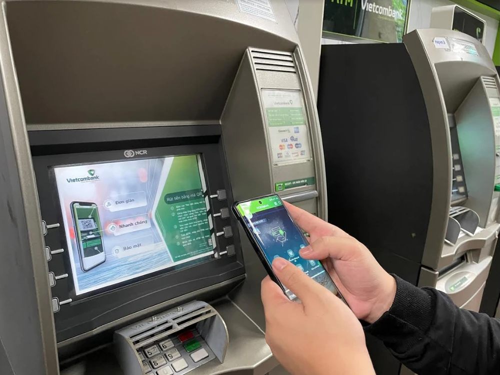 Mẹo rút tiền bằng QR tại ATM mà bạn nên biết